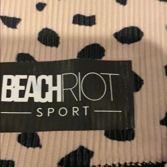 Beach Riot Sport High Waisted Leggings in Tan with Black Animal Spots, Size L - Picture 6 of 7